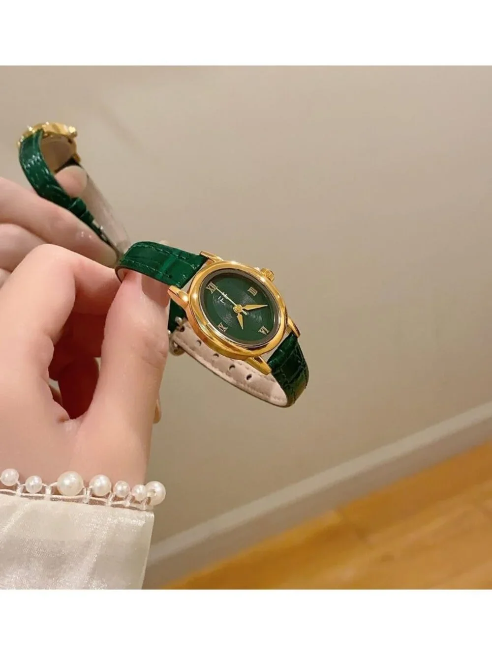 Women's Green Vintage Oval Analog Quartz Roman Numeral Dial Leather Strap Watch